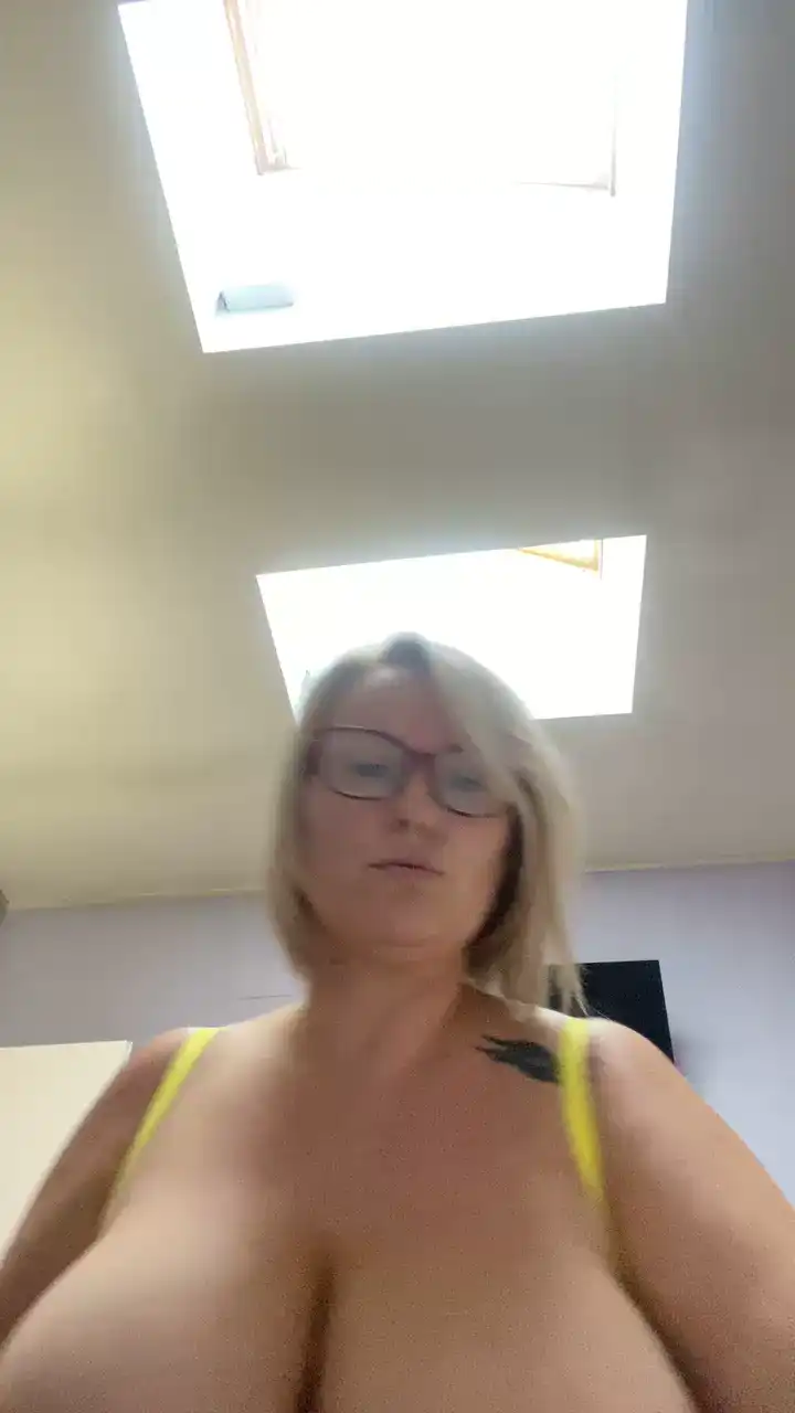 Lucestellata - Cam4 Private Video - 2025 03-09 10:57:47